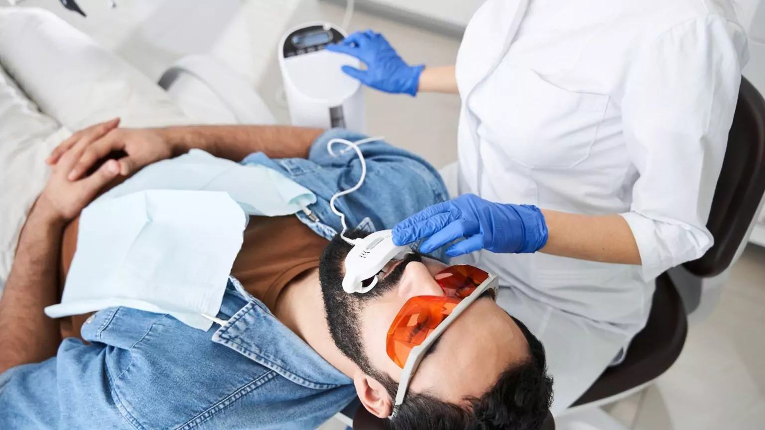 Laser teeth whitening with zoom in Ventura