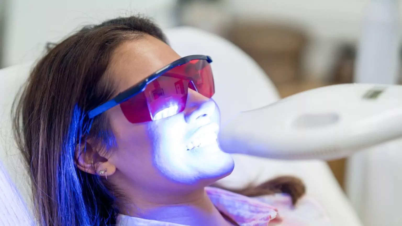 Laser Teeth Whitening with Zoom in Ventura